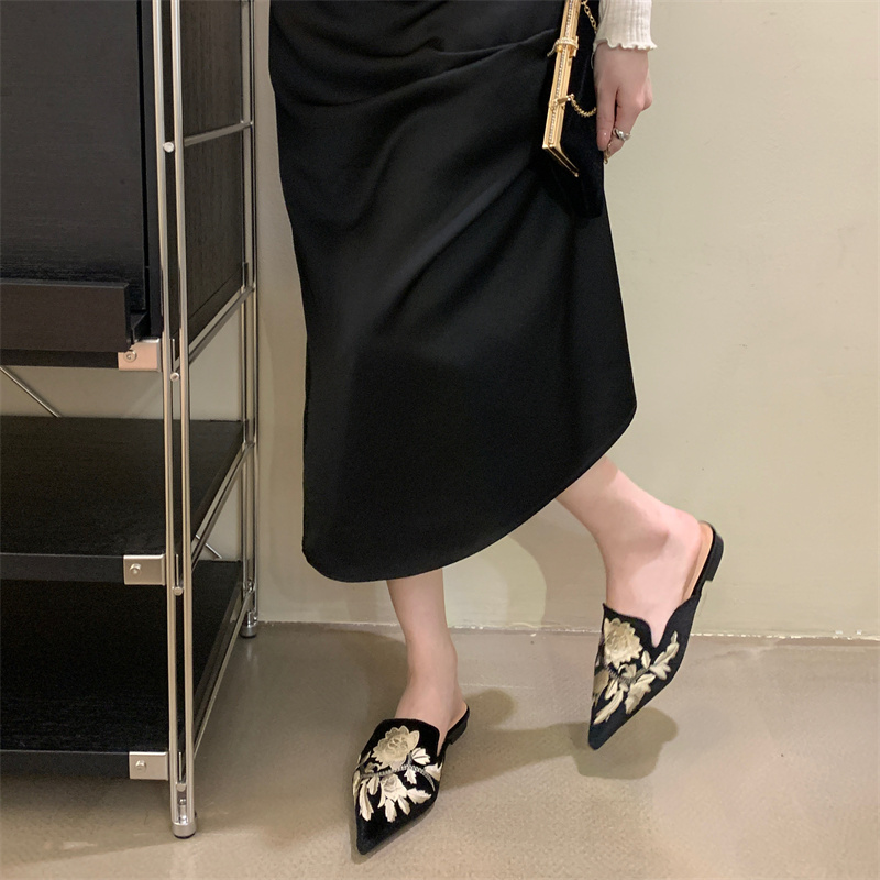 2026 Spring Ethnic Style Women's Flat Pointed Toe Slippers with Embroidery, Sizes 35-41 - Image 2